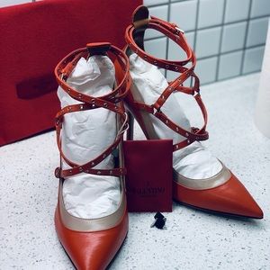 VALENTINO Garavani Love Latch Leather Strap Pump